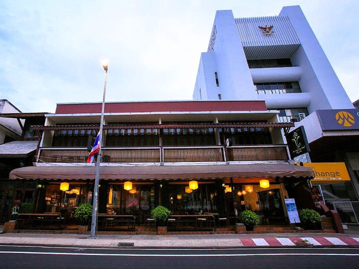 โรงแรมบ้านช้างทอง