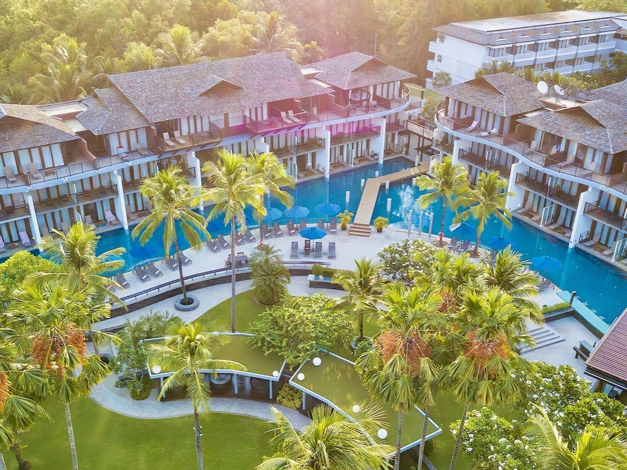 โรงแรมฮอลิเดย์ อ่าวนาง บีช รีสอร์ท