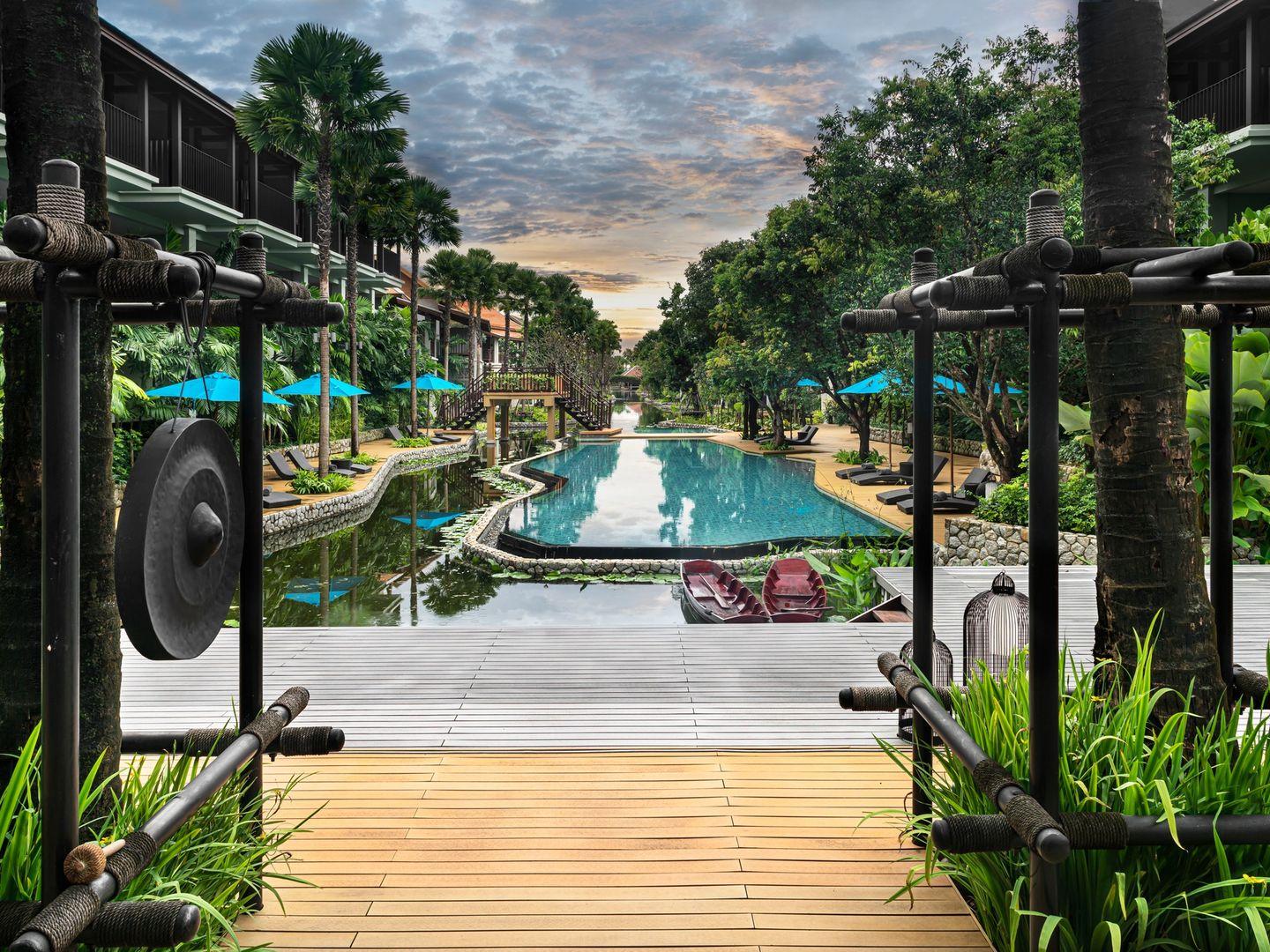 โรงแรมแกรนเมอร์เคียว เขาหลัก บางสัก
