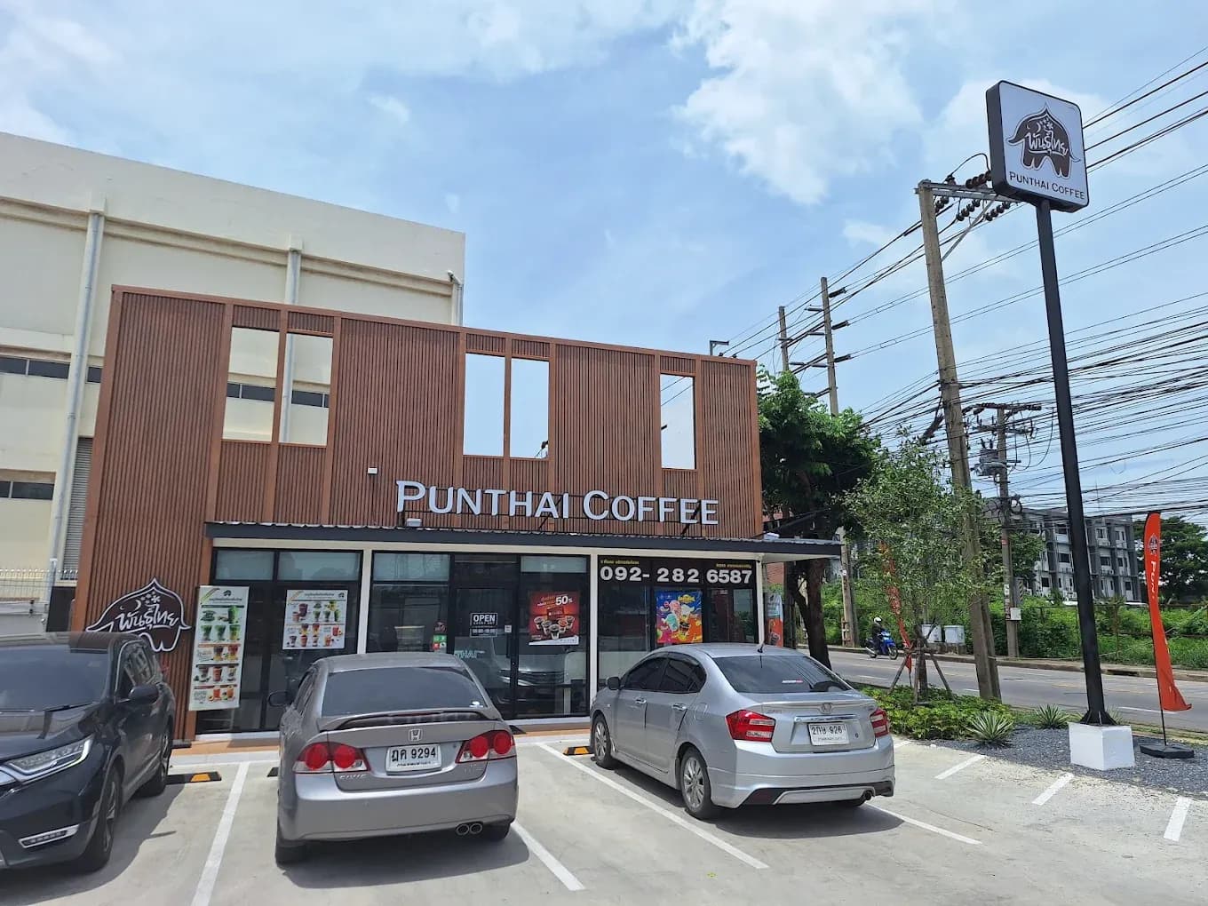 Thai Coffee, Majaroen Road Branch