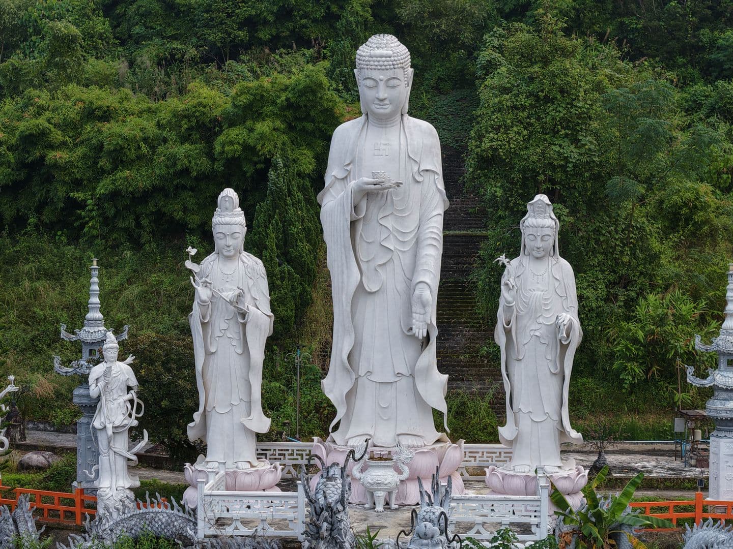 วัดสุขาวดีอนัมวนาราม