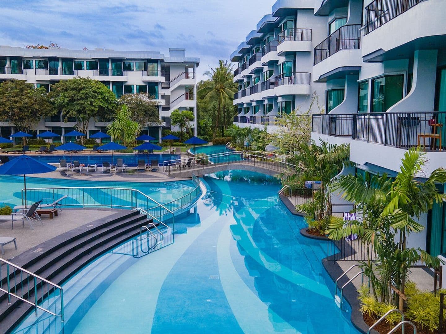โรงแรมฮอลิเดย์ สไตล์ อ่าวนาง บีช รีสอร์ท กระบี่