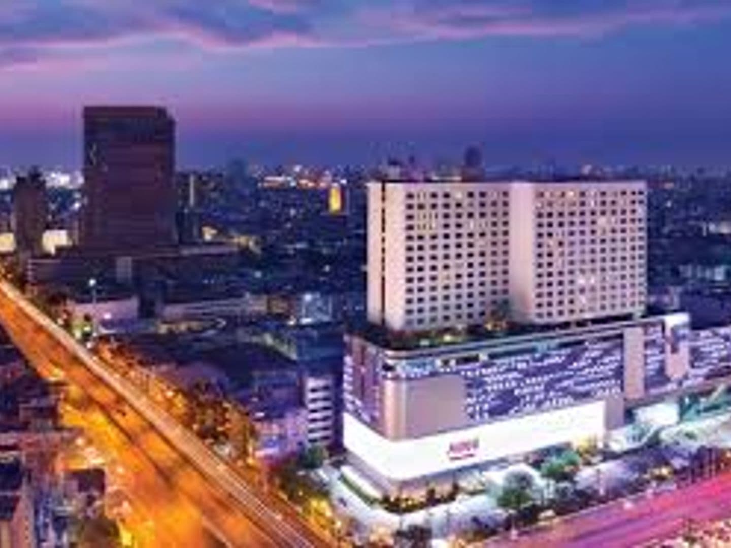 โรงแรมอวานี รัชดา กรุงเทพ (บริษัท ซี.พี.แลนด์ จำกัด (มหาชน))