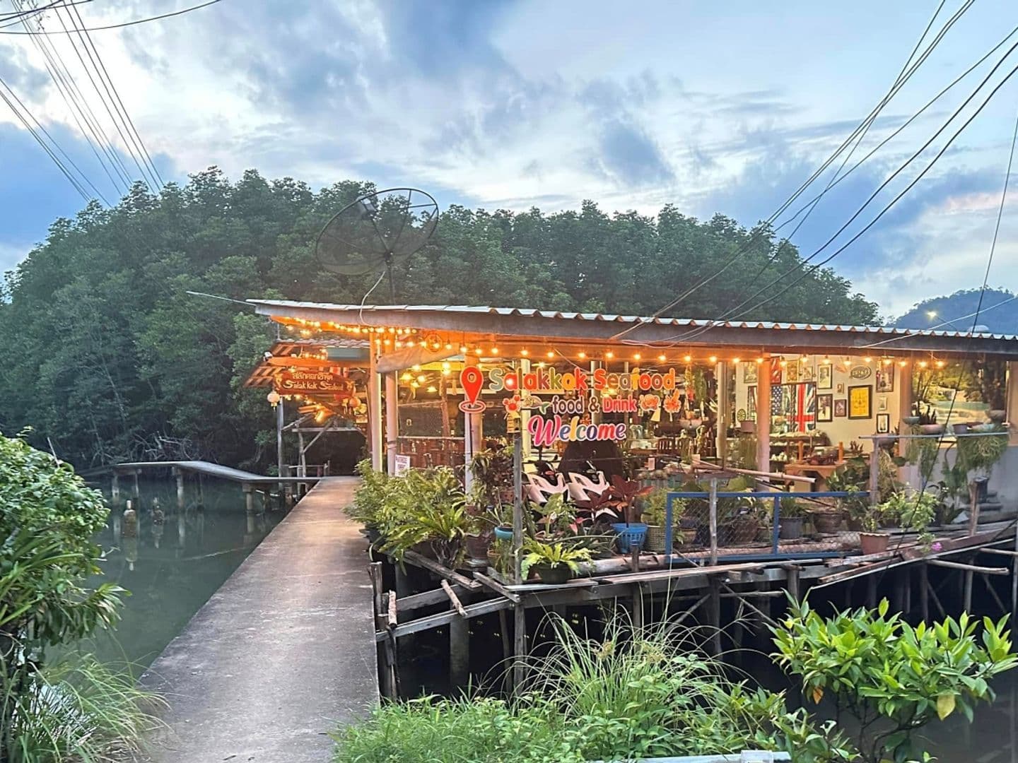 Salakkok Seafood Restuarant