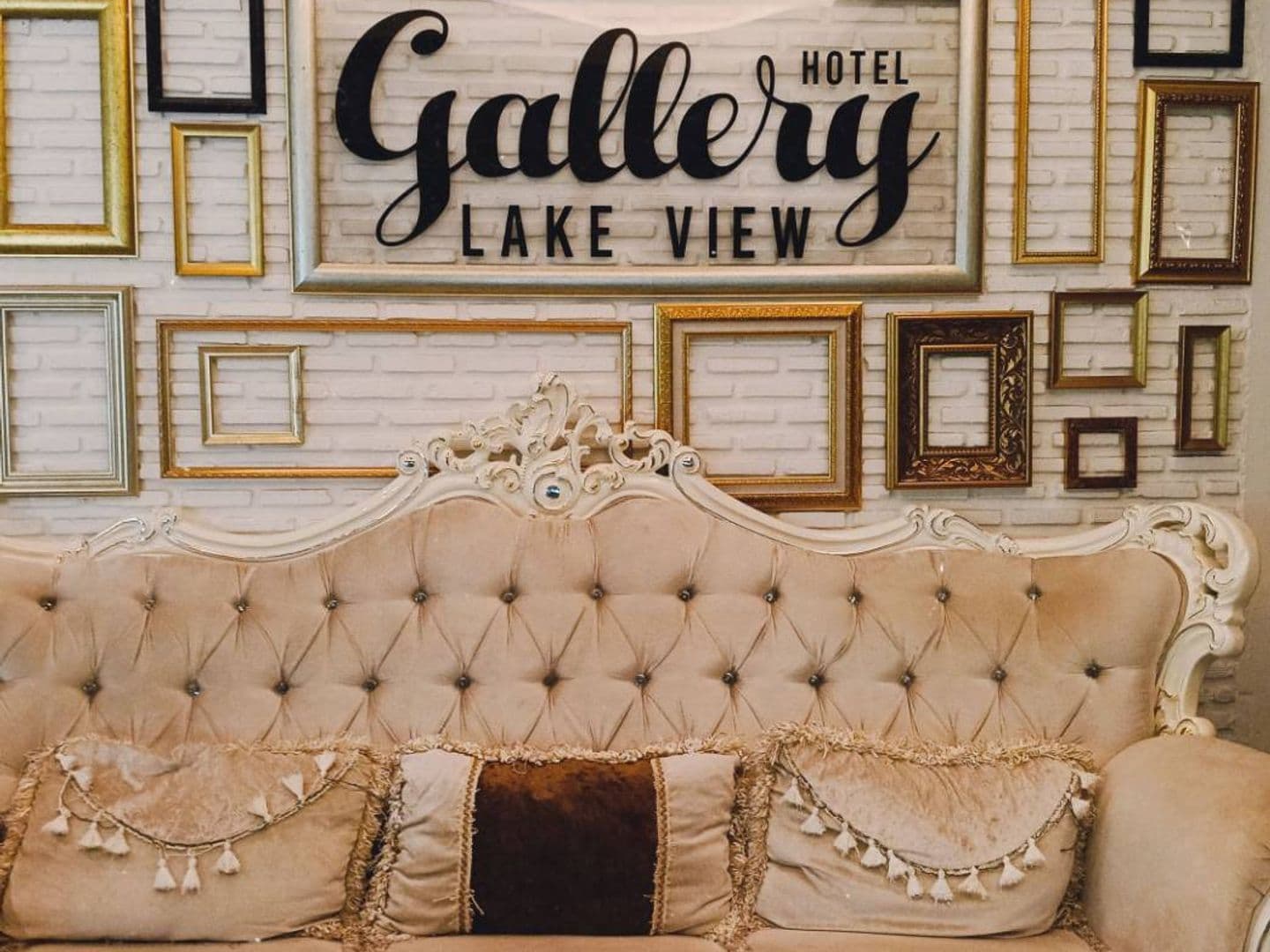 Gallerylakeview Hotel