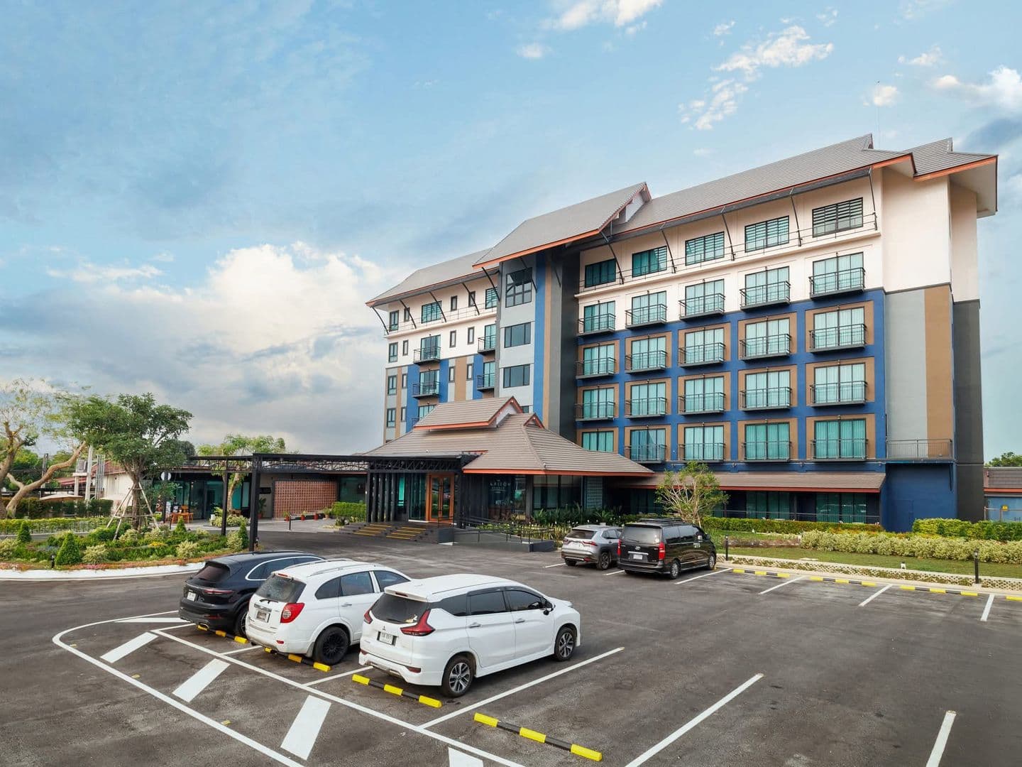 The Horizon Groove Hotel