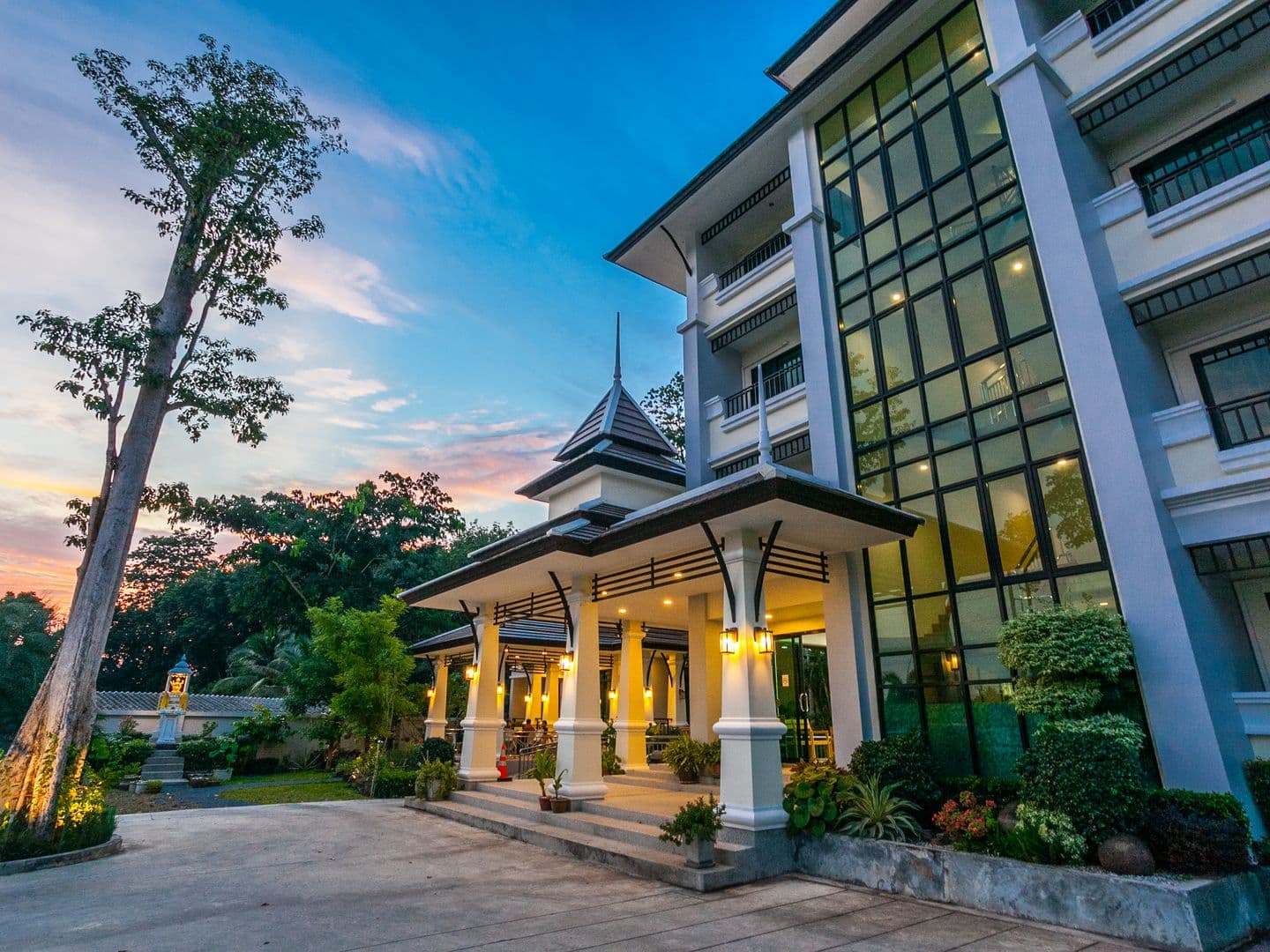 Wanarom Residence Hotel