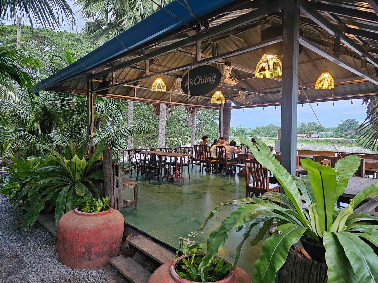 Fasai Rim Mae Nam Chao Phraya