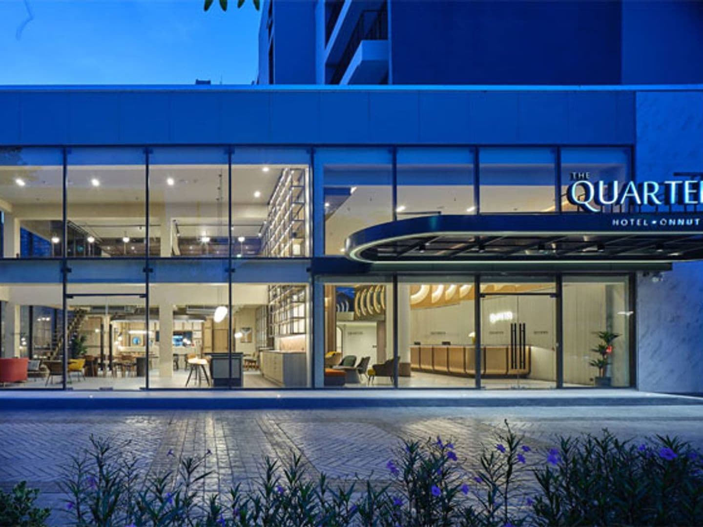 THE QUARTER ONNUT BY UHG
