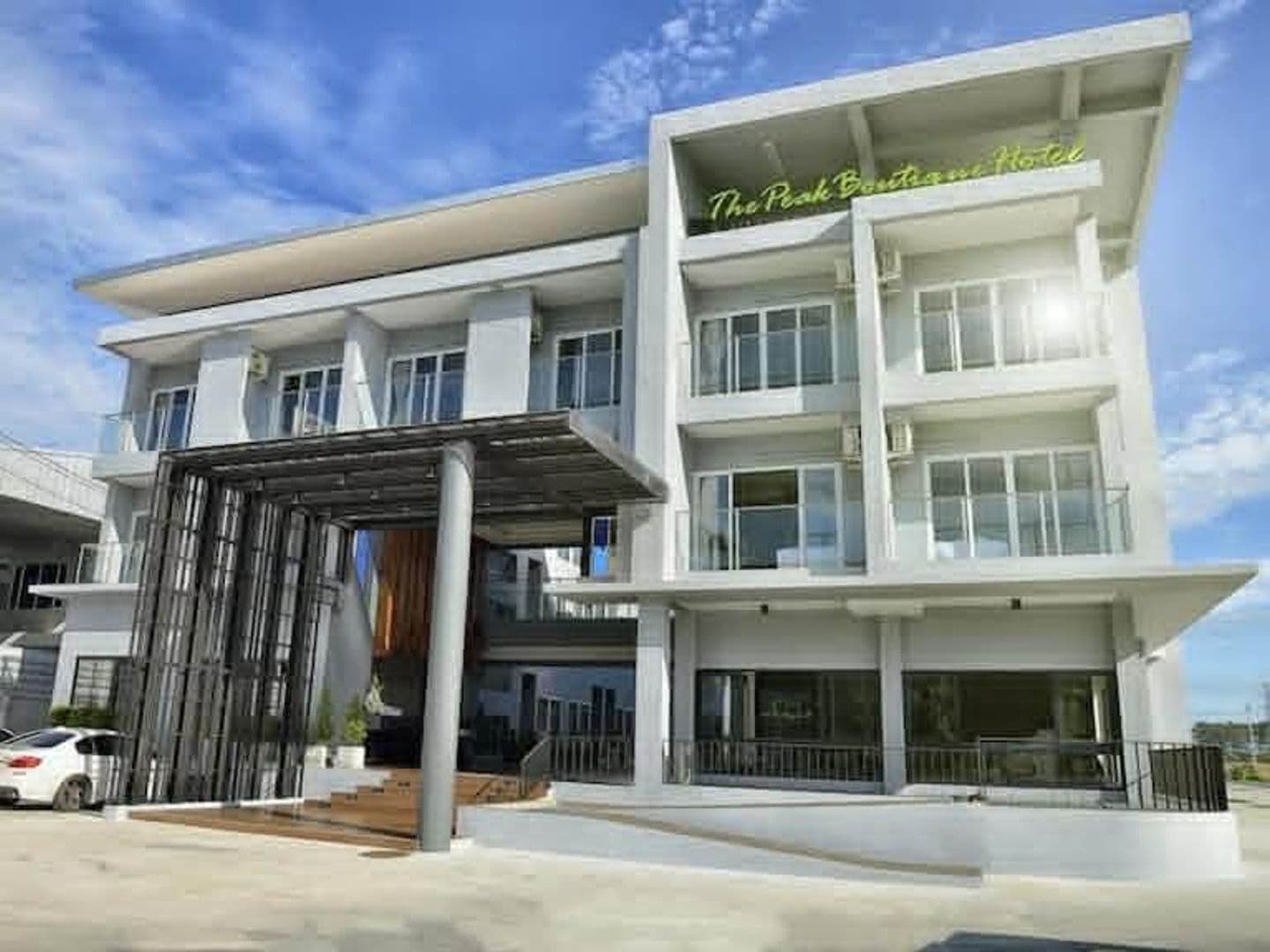 THE PEAK BOUTIQUE HOTEL