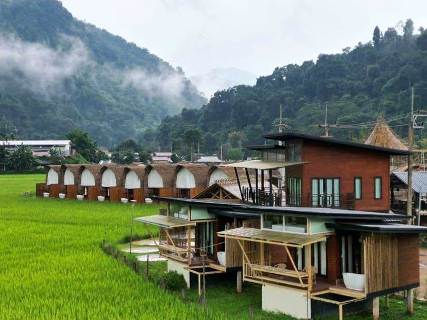 บ้านสะปันกลางนา