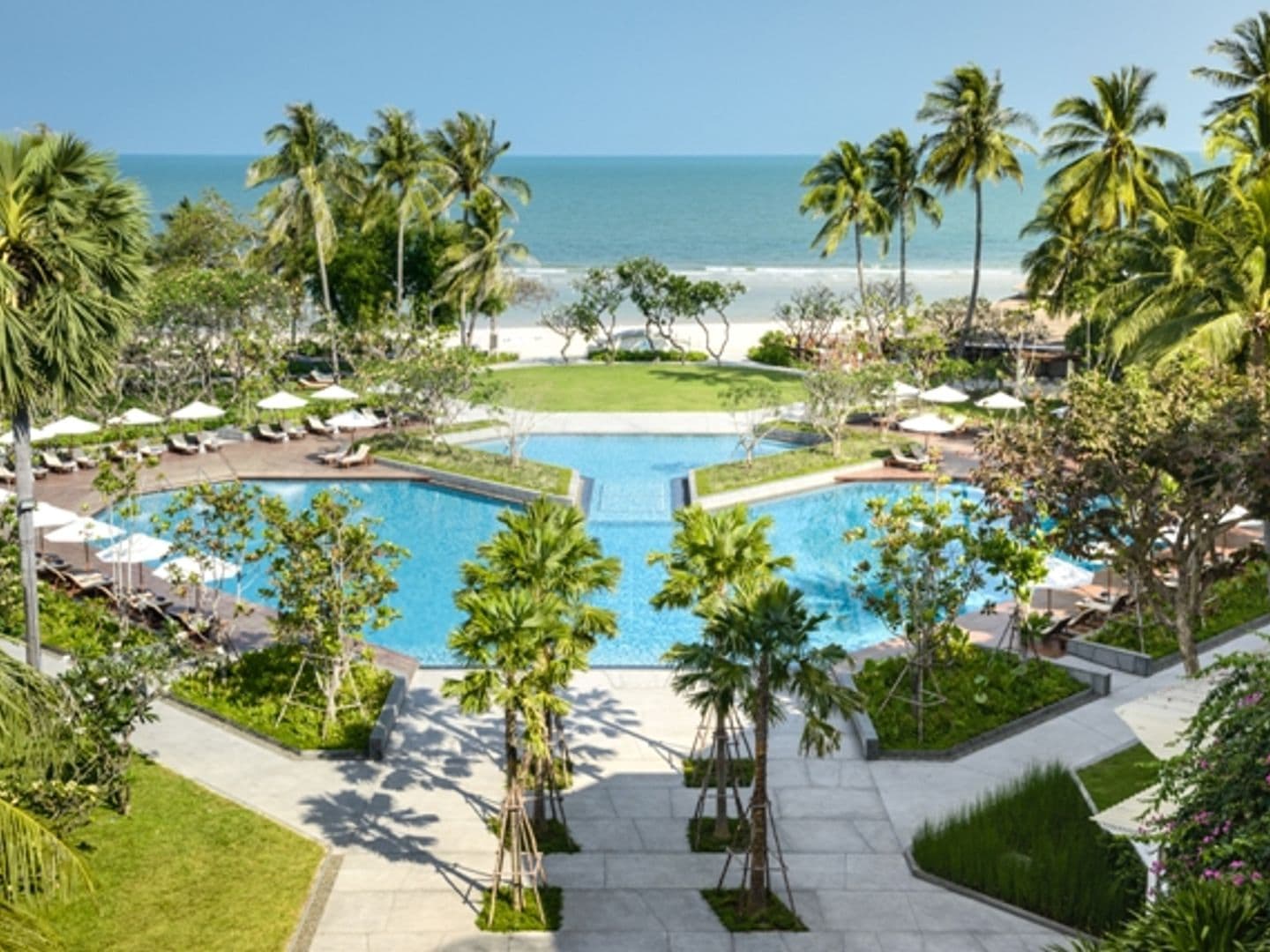 โรงแรมรีเจ้นท์ ชะอำ บีช รีสอร์ท